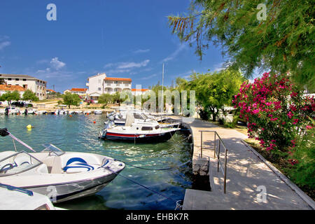 Porto di mare adriatico villaggio Petrcane Foto Stock