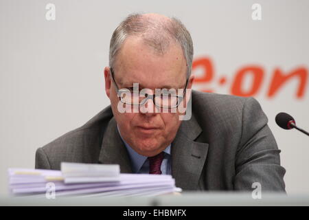 Dusseldorf, Germania. Undicesimo Mar, 2015. EON AG CFO Klaus Schaefer, annuale conferenza news, Duesseldorf, Germania, 11.03.2015. Credito: Juergen schwarz/Alamy Live News Foto Stock