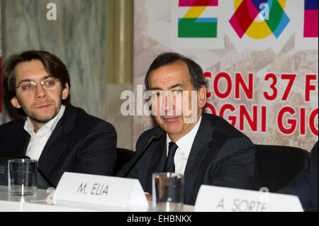 Talia. Milano, Trenitalia presenta la sua nuova livrea treno FrecciaRossa Rho Fiera Milano Expò 2015. Giuseppe Sala Foto Stock