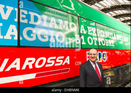 Talia. Milano, Trenitalia presenta la sua nuova livrea treno FrecciaRossa Rho Fiera Milano Expò 2015. Michele Mario Elia Foto Stock