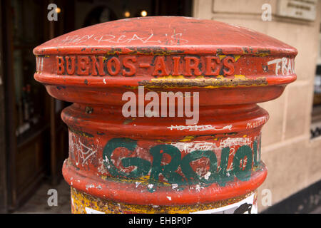 Argentina, Buenos Aires, San Telmo, rosso di stile britannico servizio postale pilastro casella di posta Foto Stock