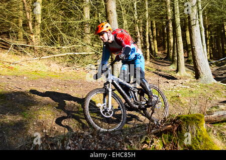 Rider durante il POC Scottish Enduro in Orpington, Scottish Borders Foto Stock