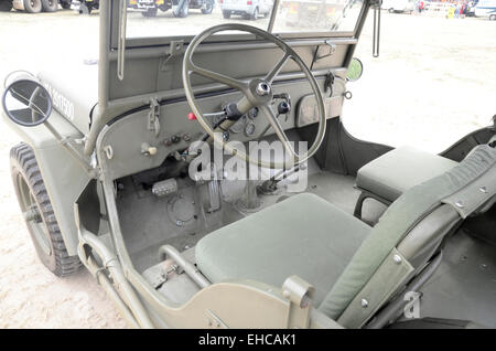 Interno di un restauro di un esercito di WWII Jeep Foto Stock