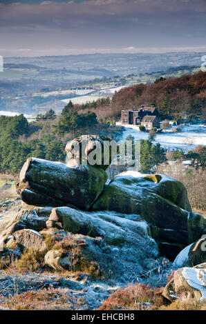 Roaches Hall dalle rocce Ramshaw in inverno, Parco Nazionale di Peak District, Staffordshire, England, Regno Unito Foto Stock