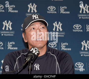 Tampa, Florida, Stati Uniti d'America. Matsui è stato introdotto come il team della nuovissima consulente speciale al direttore generale. Undicesimo Mar, 2015. Hideki Matsui (Yankees) MLB : ex New York Yankees outfielder Hideki Matsui parla nel corso di una conferenza stampa presso gli Yankees spring training facility a Tampa, Florida, Stati Uniti. Matsui è stato introdotto come la squadra più recente di consulente speciale general manager . © AFLO/Alamy Live News Foto Stock