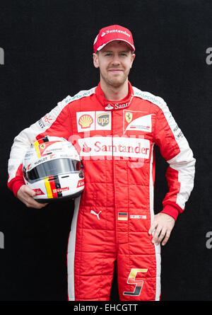 Melbourne, Australia. Xii Mar, 2015. La Scuderia Ferrari di Formula Uno pilota Sebastian Vettel di Germania pone per la stagione di apertura conducente portrait session davanti a Australian Formula One Grand Prix all'Albert Park di Melbourne, Australia, 12 marzo 2015. Credito: Bai Xue/Xinhua/Alamy Live News Foto Stock