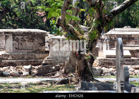 Tombe nel vecchio cimitero protestante - Northam strada cimitero - George Town Penang Malaysia Foto Stock