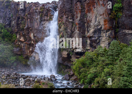 Cascata lungo il Tongariro Crossing, Nuova Zelanda Foto Stock