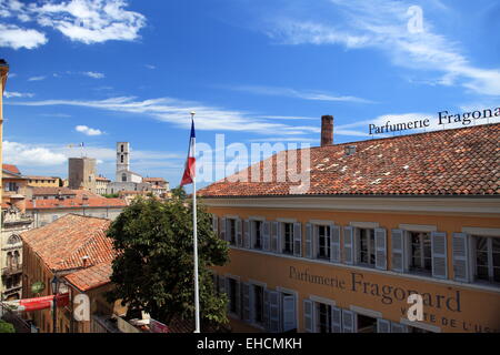 La cattedrale di Notre Dame du Puy castello e Fragonard fabbrica di profumo nel quartiere storico di Grasse sulla Costa Azzurra, Francia Foto Stock