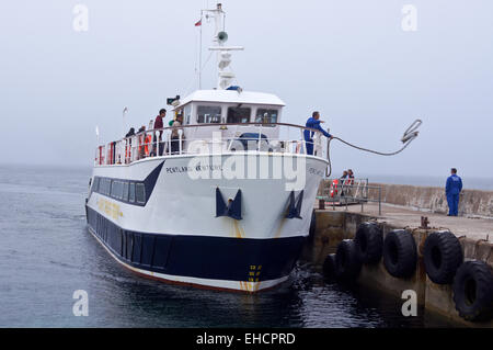 "Pentland Venture" traghetto passeggeri che arrivano a John O'Semole, Caithness in Scozia Foto Stock