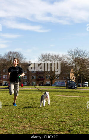 "Mantenendo la mia umana adatta' Foto Stock