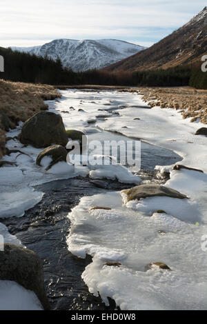 Icy River North Esk Glen Doll cairngorms meridionale Foto Stock