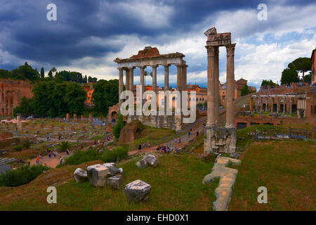 Tempio di Saturno Tempio di Vespasiano, Foro Romano, Roma, Lazio, l'Italia, Europa Foto Stock