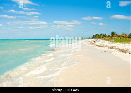 Vista orizzontale di un'incredibile spiaggia cubana. Foto Stock