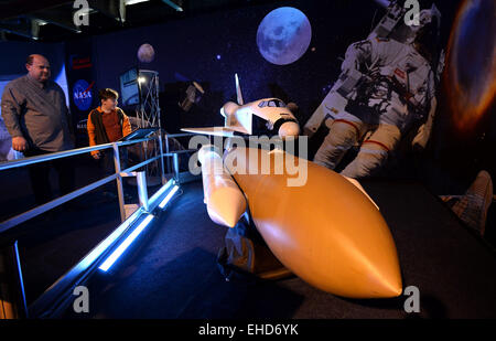 Praga, Repubblica Ceca. Xii Mar, 2015. Apertura del Gateway per spazio mostra a Praga Repubblica Ceca, Marzo 12, 2015. © Katerina Sulova/CTK foto/Alamy Live News Foto Stock