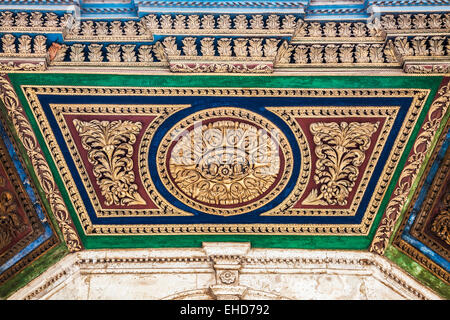 Dettaglio del carving ornati sopra l abluzione fontana nel Cortile della moschea di Muhammad Ali Pasha o Cittadella moschea in Foto Stock