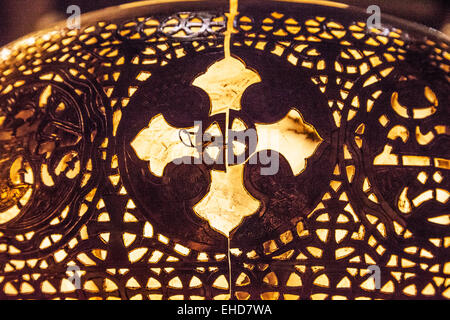 Dettaglio di una lampadina di San Sergio e Bacco chiesa nel quartiere copto del Cairo Vecchio. Foto Stock
