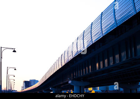 Monorotaia treno veloce su ferrovia Foto Stock