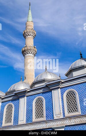 Il minareto di Fatih Camii (Esrefpasa) vecchia moschea di Izmir, Turchia Foto Stock