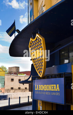 Argentina, Buenos Aires, La Boca, La Bombonera, Boca Juniors football Stadium il badge Foto Stock