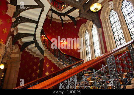 Hotel Renaissance,Lobby,interno originale grande scalinata e vestibolo,in armonia con il design vittoriano,la stazione di St Pancras,Londra Foto Stock