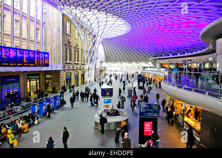 King's o Kings Cross Station,principali gateways in Londra da nord,precedentemente un quartiere a luci rosse & run-verso il basso in fase di ristrutturazione Foto Stock