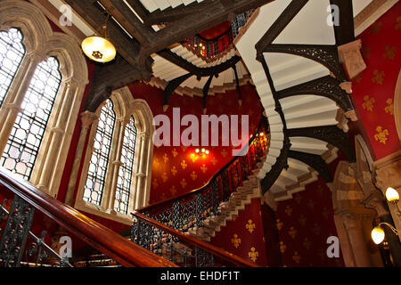 Hotel Renaissance,Lobby,interno originale grande scalinata e vestibolo,in armonia con il design vittoriano,la stazione di St Pancras,Londra Foto Stock