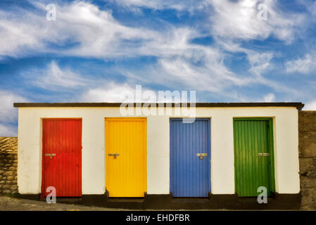 Porte colorate. Inishfree Pier, Ennicrone, Irlanda Foto Stock