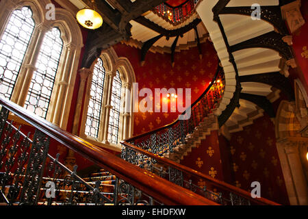 Hotel Renaissance,Lobby,interno originale grande scalinata e vestibolo,in armonia con il design vittoriano,la stazione di St Pancras,Londra Foto Stock