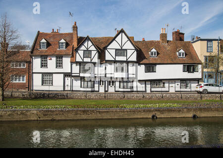 Canterbury, Regno Unito. Xii Marzo 2015. Bel tempo e viste di Canterbury lungo la Westgate Gardens Riverwalk. Credito: CBCK-Christine/Alamy Live News Foto Stock