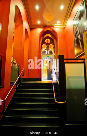 Hotel Renaissance,Lobby,interno originale grande scalinata e vestibolo,in armonia con il design vittoriano,la stazione di St Pancras,Londra Foto Stock