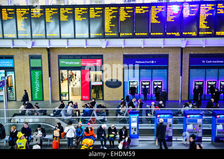 King's o Kings Cross Station,principali gateways in Londra da nord,precedentemente un quartiere a luci rosse & run-verso il basso in fase di ristrutturazione Foto Stock