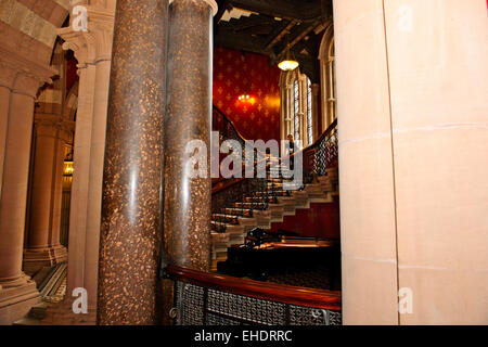 Hotel Renaissance,Lobby,interno originale grande scalinata e vestibolo,in armonia con il design vittoriano,la stazione di St Pancras,Londra Foto Stock