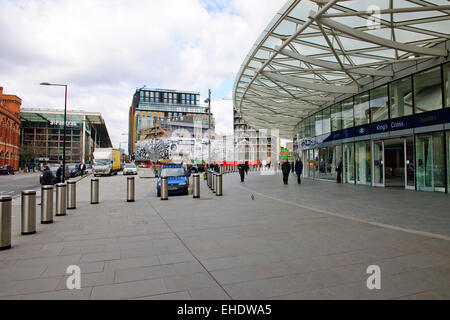 King's o Kings Cross Station,principali gateways in Londra da nord,precedentemente un quartiere a luci rosse & run-verso il basso in fase di ristrutturazione Foto Stock