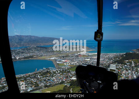 Wellington International Airport, Evans Bay e Lyall Bay, visto dal Robinson R44 elicottero, Wellington, Isola del nord, NZ Foto Stock