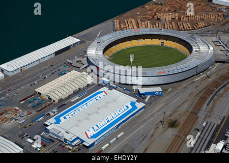 Westpac Stadium (teglia), e deposito Mainfreight, Wellington, Isola del nord, Nuova Zelanda - aerial Foto Stock