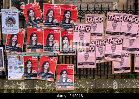 Poster per l'Università di Edimburgo Student Association (intercontinentale) elezioni sulle ringhiere presso gli studenti union building a Potterrow. Foto Stock