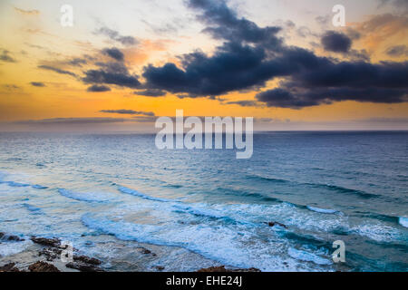 Tramonto sull'oceano Atlantico Foto Stock