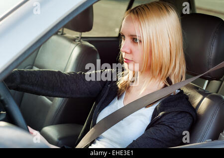 Ragazza in un'automobile Foto Stock