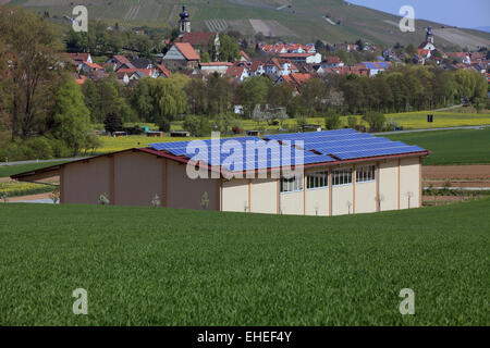 Impianto fotovoltaico sul tetto Foto Stock