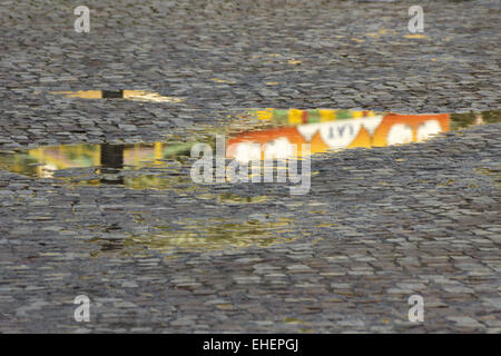 La riflessione in una pozza Foto Stock