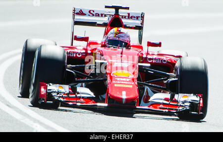 Melbourne, Australia. 13 Mar, 2015. La Scuderia Ferrari di Formula Uno pilota Sebastian Vettel di Germania gare durante la prima sessione di prove libere in anticipo di Australian Formula One Grand Prix all'Albert Park di Melbourne, Australia, 13 marzo 2015. Credito: Bai Xue/Xinhua/Alamy Live News Foto Stock