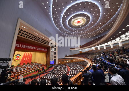 Pechino, Cina. 13 Mar, 2015. La riunione di chiusura della terza sessione del XII Comitato nazionale del la Conferenza consultiva politica del popolo cinese (Cpcpc) è tenuto presso la Grande Sala del Popolo di Pechino, capitale della Cina, 13 marzo 2015. Credito: Li Xin/Xinhua/Alamy Live News Foto Stock