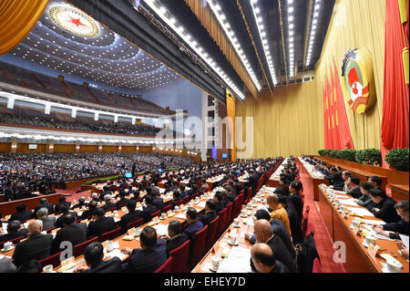 Pechino, Cina. 13 Mar, 2015. La riunione di chiusura della terza sessione del XII Comitato nazionale del la Conferenza consultiva politica del popolo cinese (Cpcpc) è tenuto presso la Grande Sala del Popolo di Pechino, capitale della Cina, 13 marzo 2015. Credito: Li Xueren/Xinhua/Alamy Live News Foto Stock