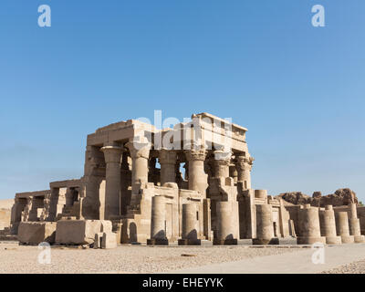 Vista del tempio di Haroeris e Sobek a Kom Ombo nella valle del Nilo, l'Alto Egitto Foto Stock