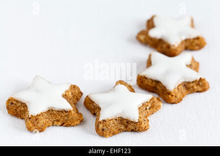 A forma di stella biscotti alla cannella Foto Stock