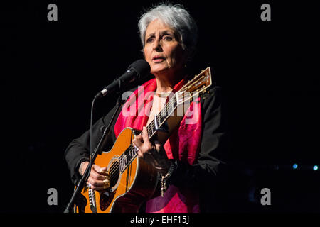 Milano Italia. Xii Marzo 2015. Il cantante/cantautore Joan Baez suona dal vivo al Teatro Degli Arcimboldi Credito: Rodolfo Sassano/Alamy Live News Foto Stock