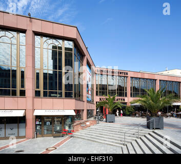 Kurhaus Bad Homburg mit KongressCenter, Kurtheater und Ladenzeile, erbaut 1984 nach Plänen der Architektengemeinschaft Fischer, Foto Stock