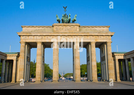 Brandenburger Tor al mattino presto sun Foto Stock