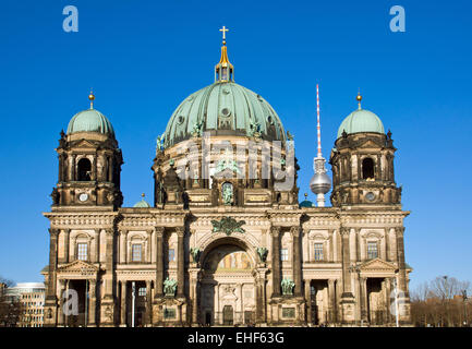 Berliner Dom la sera sun Foto Stock